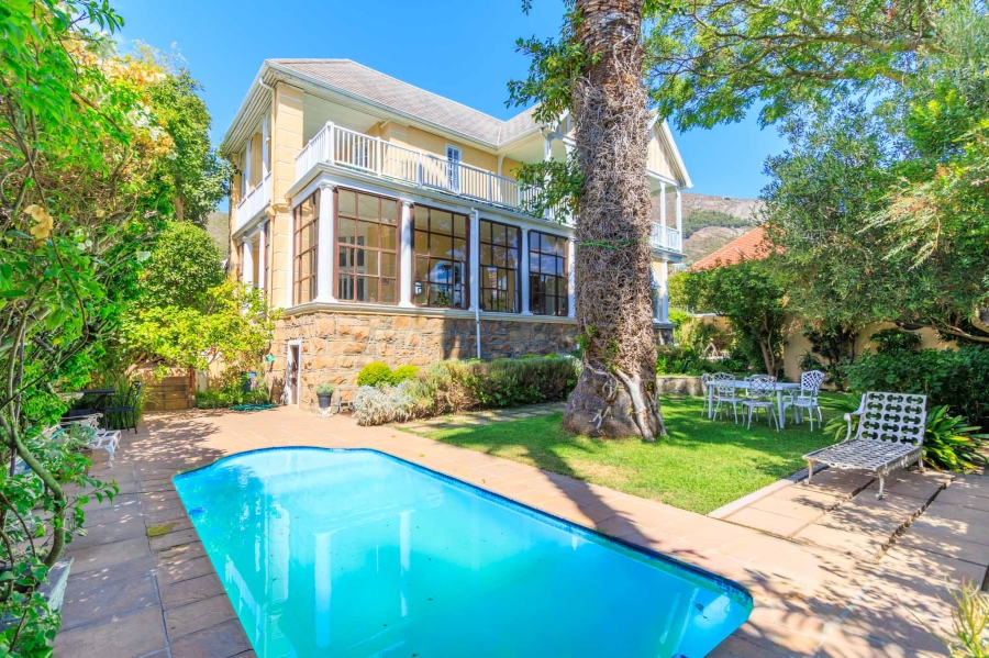 6 Bedroom Property for Sale in Fresnaye Western Cape